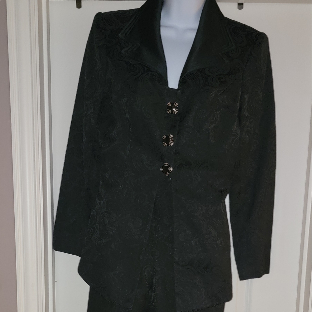 Beautiful studded button's excellent condition. Only wore one time.